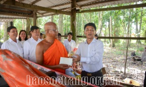 Bí thư Tỉnh ủy Sóc Trăng Lâm Văn Mẫn chung vui Ngày hội Đại đoàn kết toàn dân tộc tại khóm Tâm Trung